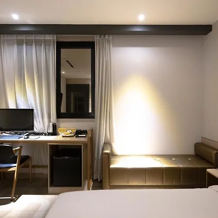 Hound Hotel Seomyeon-Beomcheon